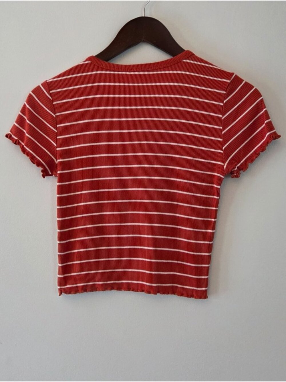 Red and White Striped Ribbed Crop Tee - Picture 2 of 2